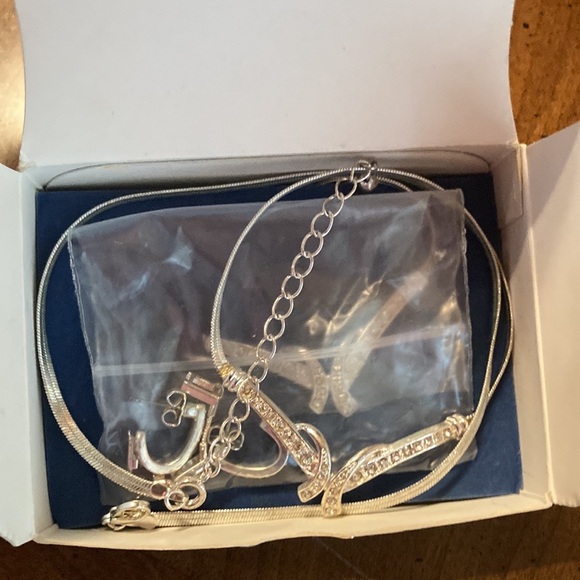 🌸NIB AVON Classic 3 Piece Gift Set - Picture 14 of 17